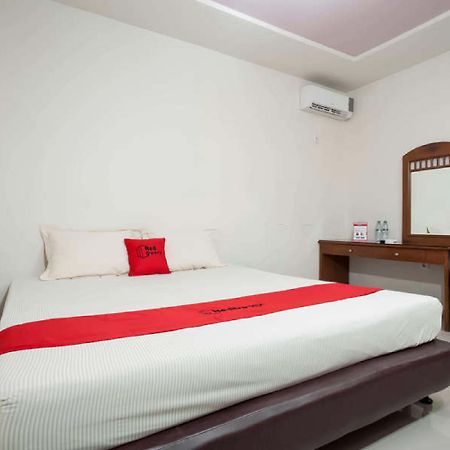 Отель Reddoorz @ Panglima Sudirman Сурабая Экстерьер фото