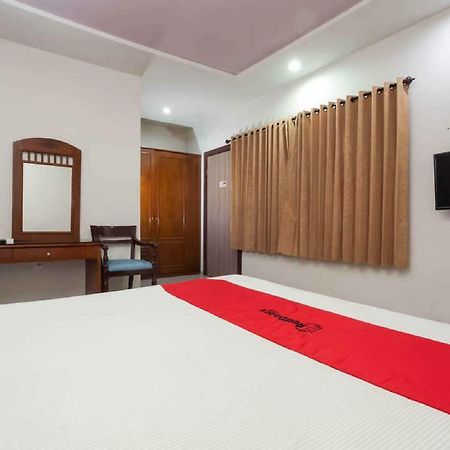 Отель Reddoorz @ Panglima Sudirman Сурабая Экстерьер фото