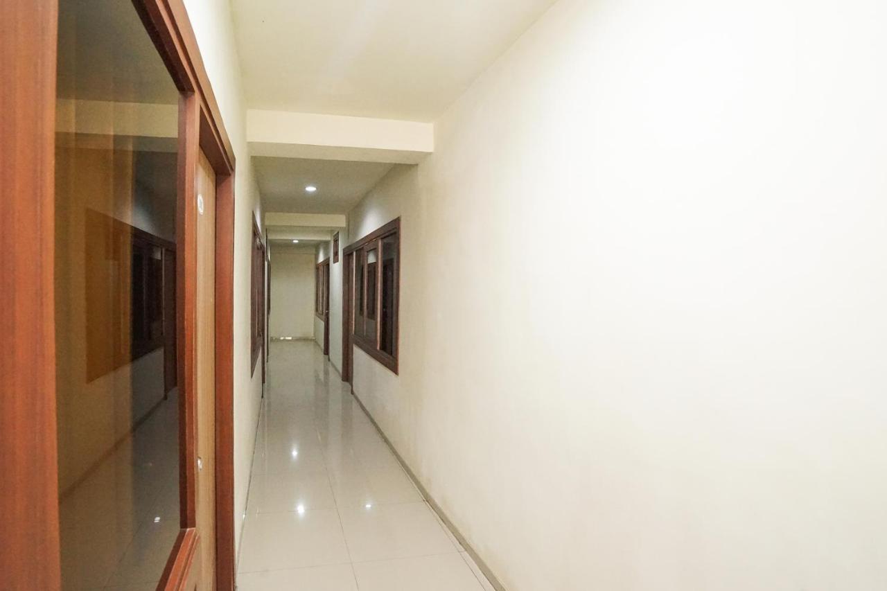 Отель Reddoorz @ Panglima Sudirman Сурабая Экстерьер фото