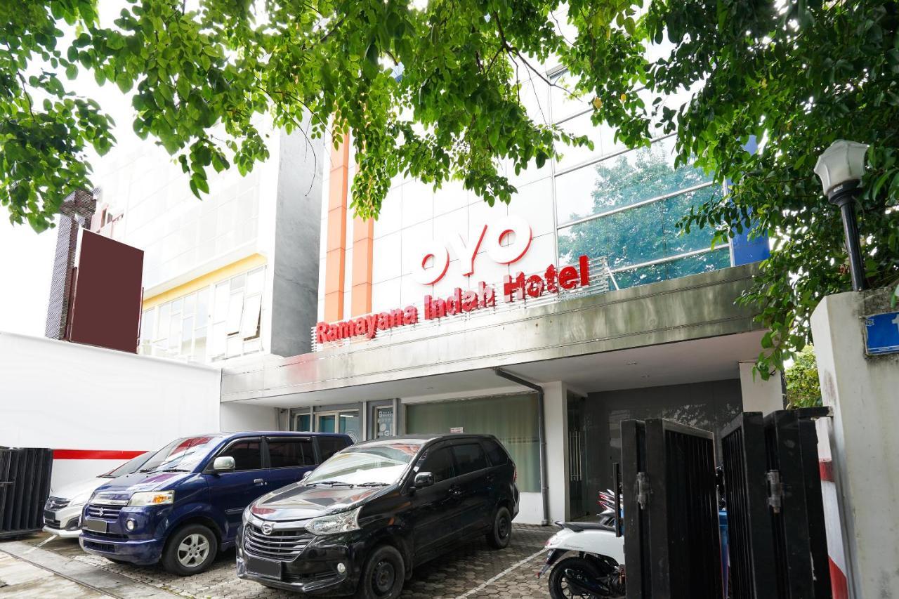 Отель Reddoorz @ Panglima Sudirman Сурабая Экстерьер фото