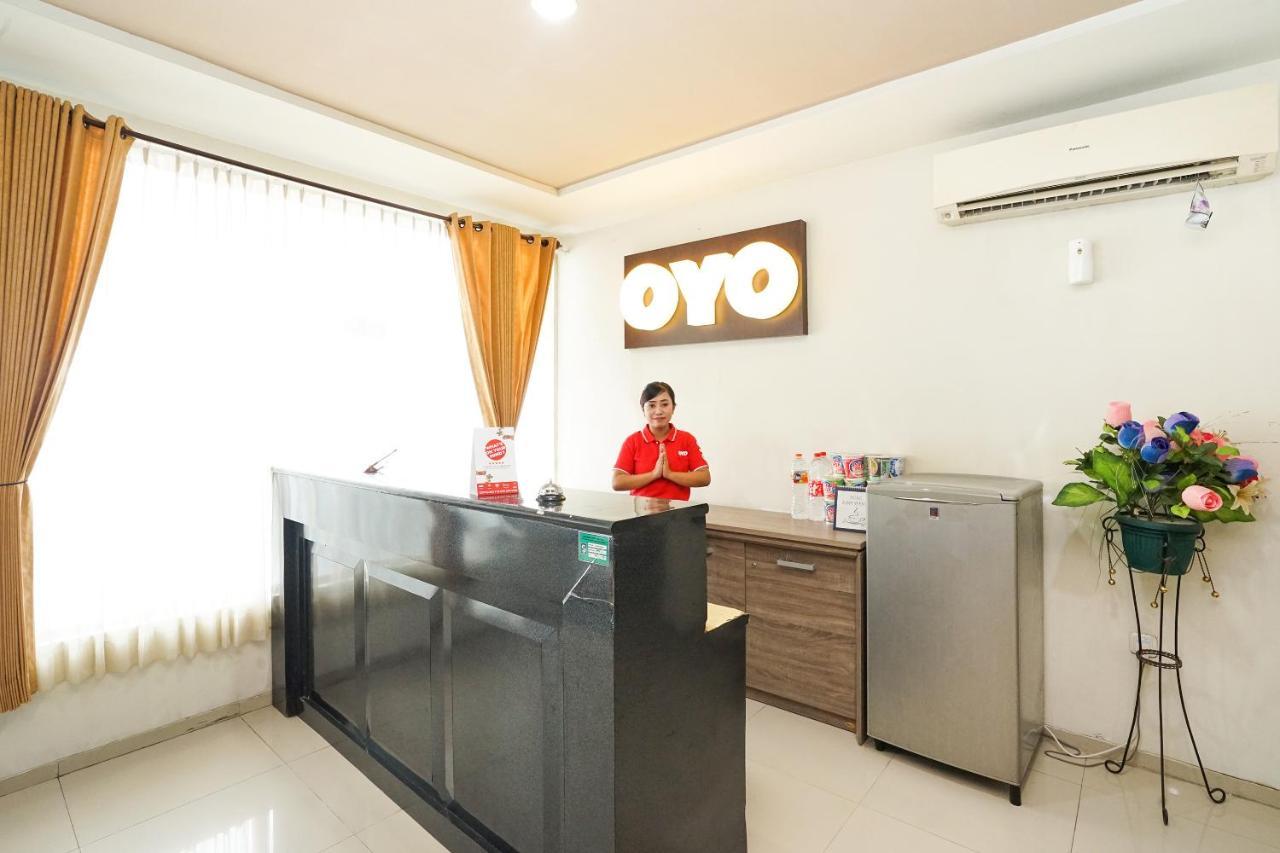 Отель Reddoorz @ Panglima Sudirman Сурабая Экстерьер фото
