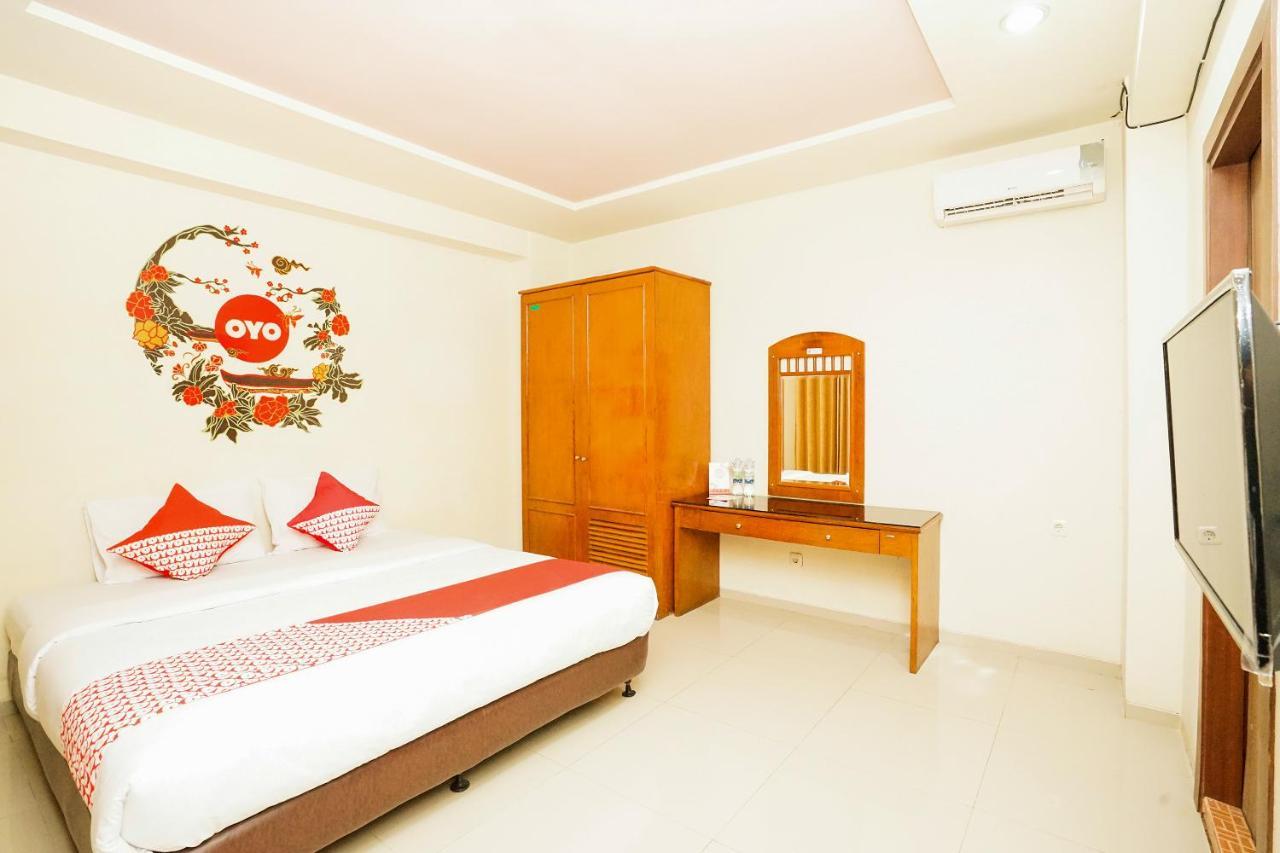 Отель Reddoorz @ Panglima Sudirman Сурабая Экстерьер фото