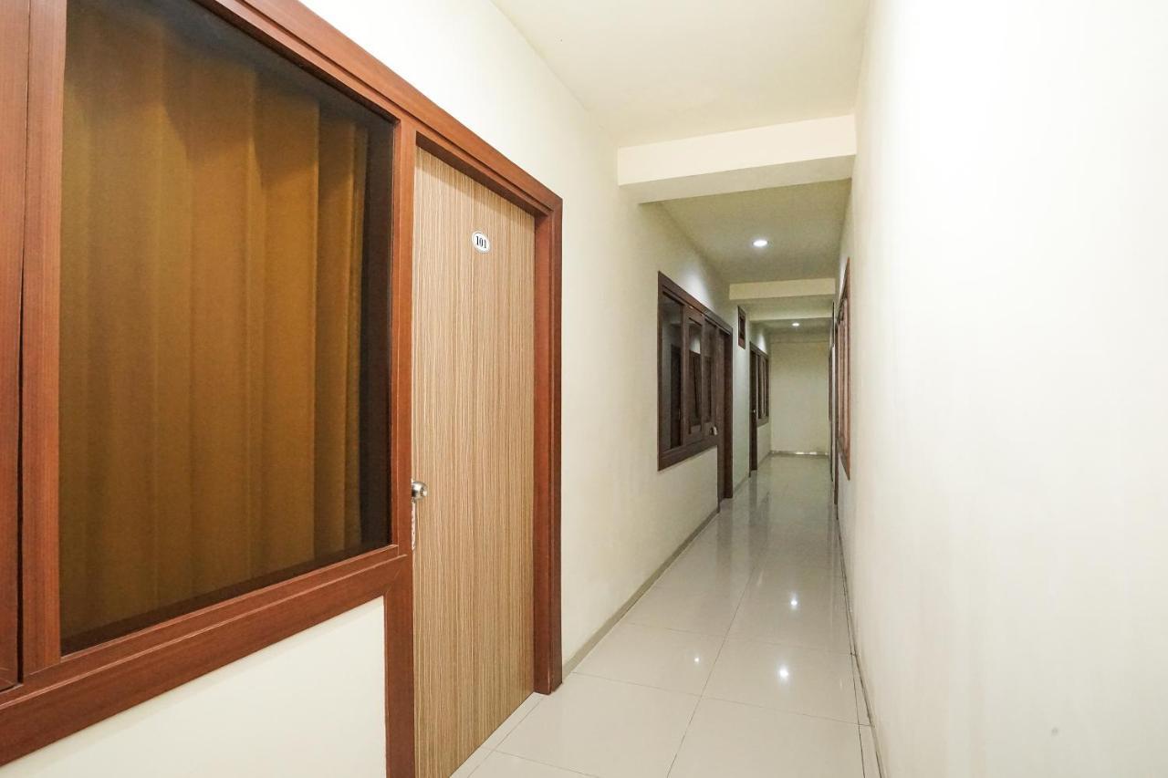 Отель Reddoorz @ Panglima Sudirman Сурабая Экстерьер фото